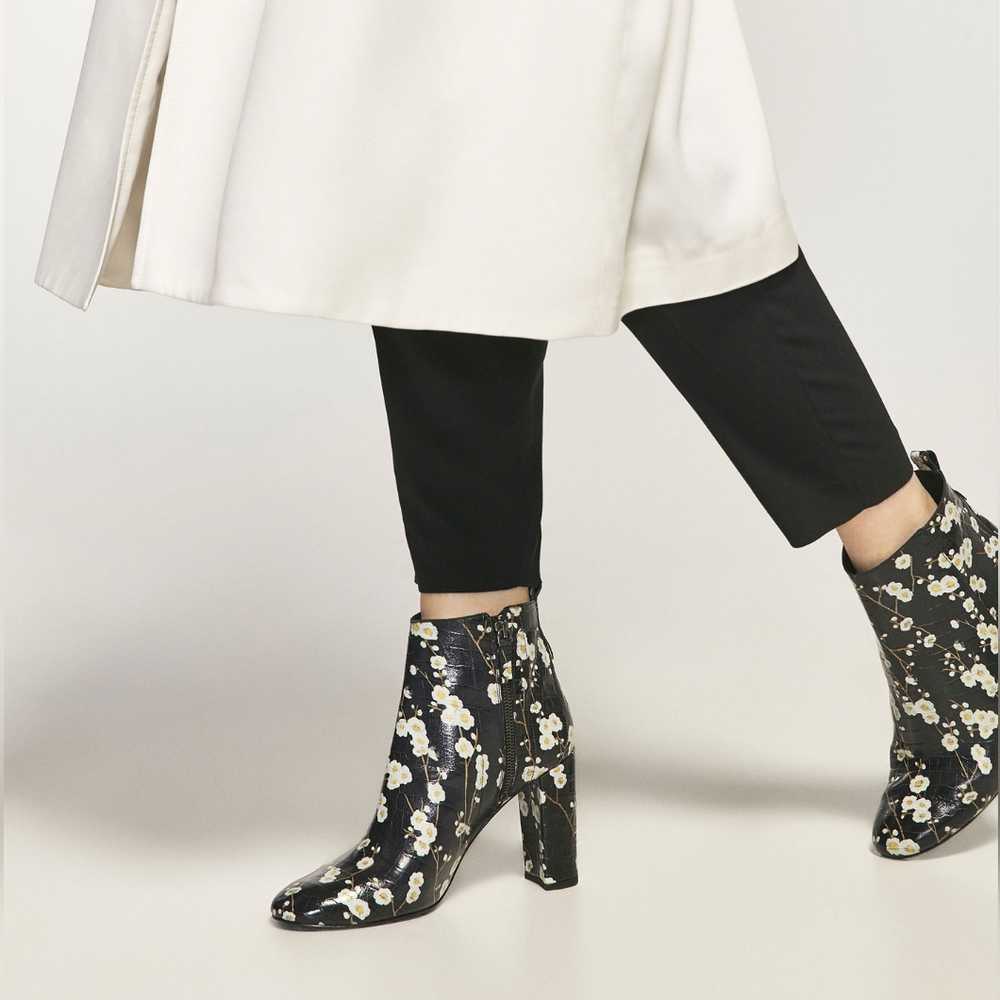 Massimo Dutti Zara Leather Ankle Boots with flowers US 7.5